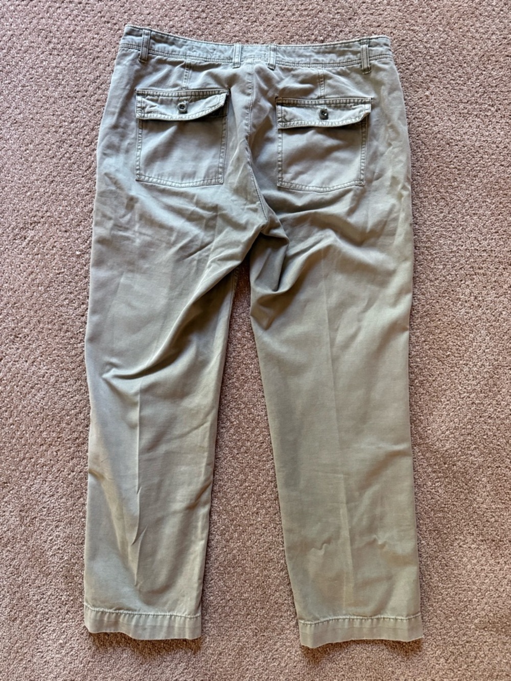 Women’s J. Crew Cropped Chino Pants in Olive Green